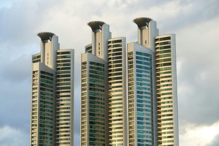 ปากเกร็ด-เมืองทอง: เช็คอินที่เที่ยวสุดฮิต ครบเครื่องเรื่องแต่งบ้านสไตล์มินิมอล