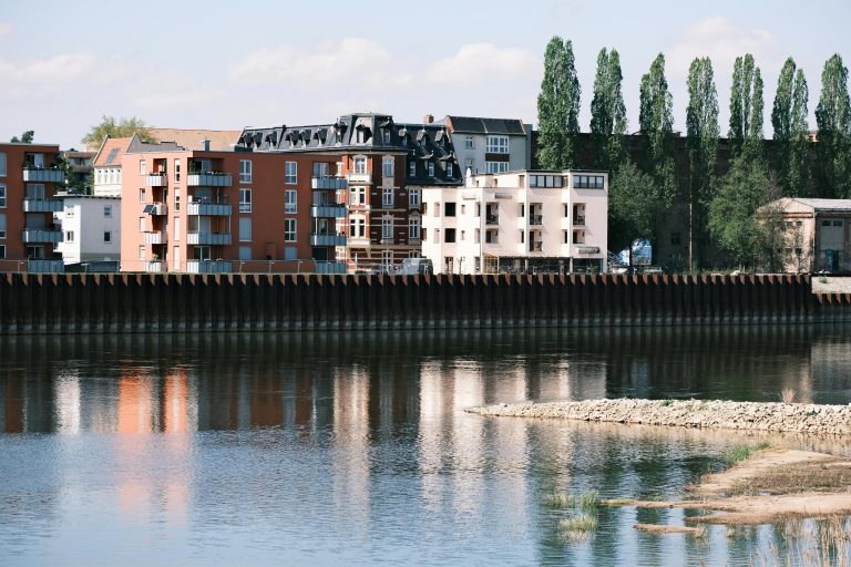 ปากเกร็ด-เมืองทอง: เช็คอินจุดฮิต สนุกทุกสไตล์ เติมเต็มบ้านให้คูล!