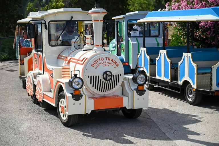 ปากเกร็ด-เมืองทอง: อัปเดตอินเทรนด์เที่ยว ช้อป ชิม พร้อมไอเดียแต่งบ้านให้ปังสุด!