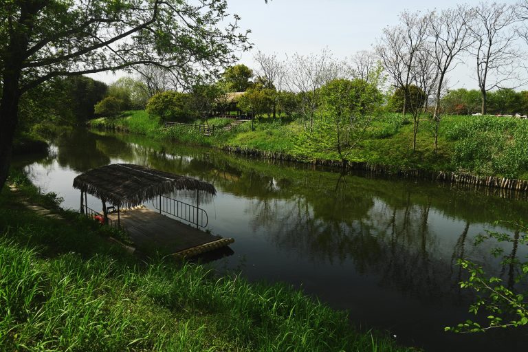 ปากเกร็ด-เมืองทอง: สวรรค์คนรักศิลปะและสายปาร์ตี้ จัดเต็มแพลนเที่ยวสุดปัง พร้อมไอเดียแต่งบ้านสไตล์มินิมอล